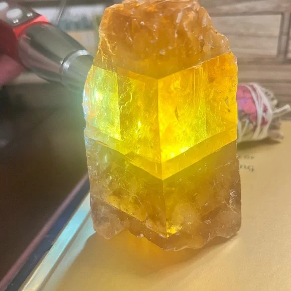 UV Reactive Amber Calcite